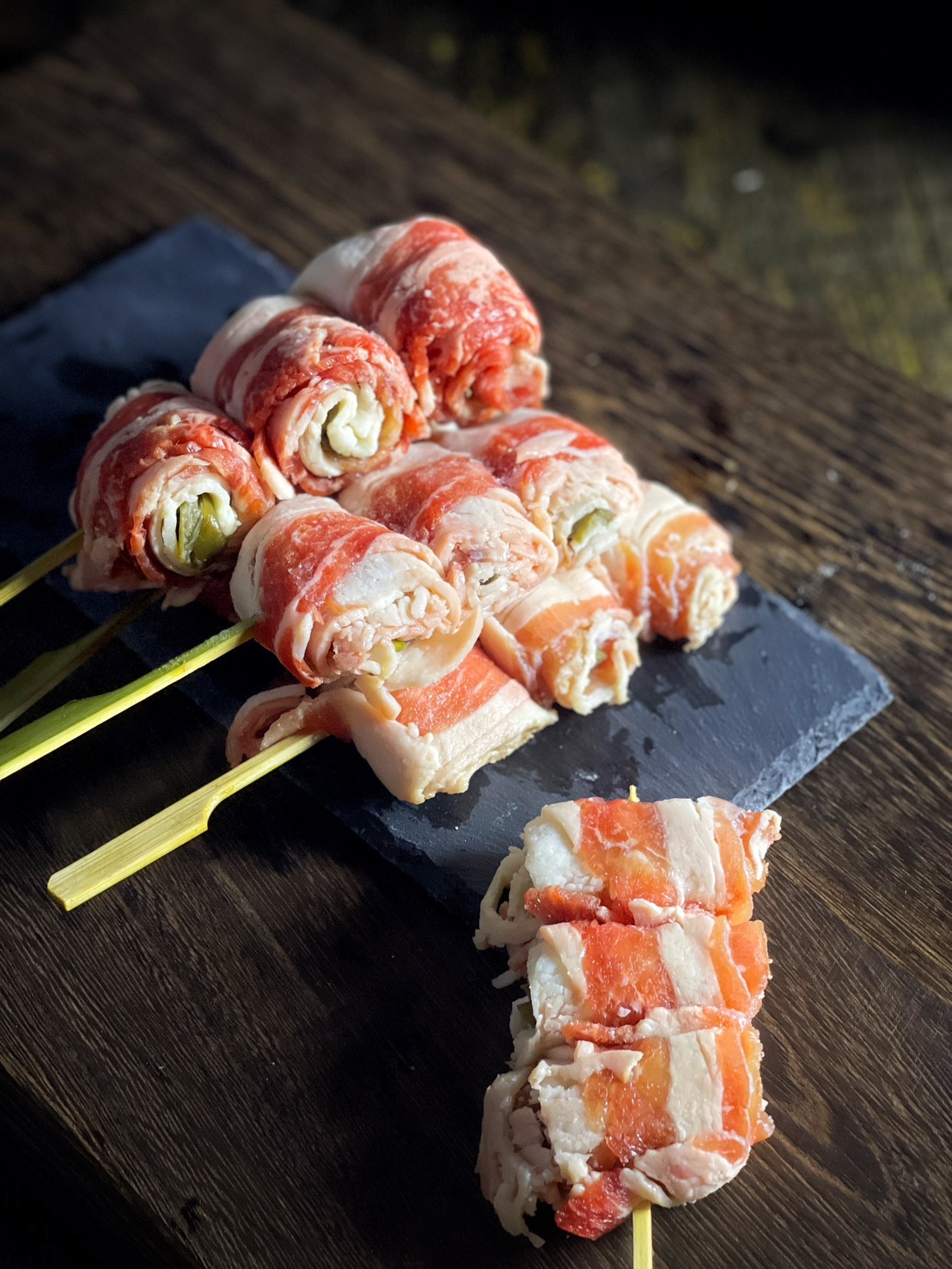 H04	剝皮辣椒牛肉捲 10串(批發300元)